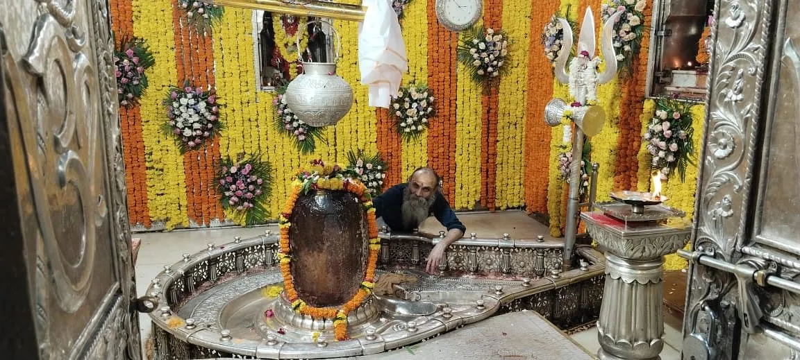 Baba Mahakal's Temple Decorated With 40 Quintals Flowers - Amar Ujala Hindi  News Live - Ujjain Mahakal:आकर्षक पुष्पों से सजा बाबा महाकाल का दरबार, 40  क्विंटल फूलों से इंदौर की संस्था ने ...