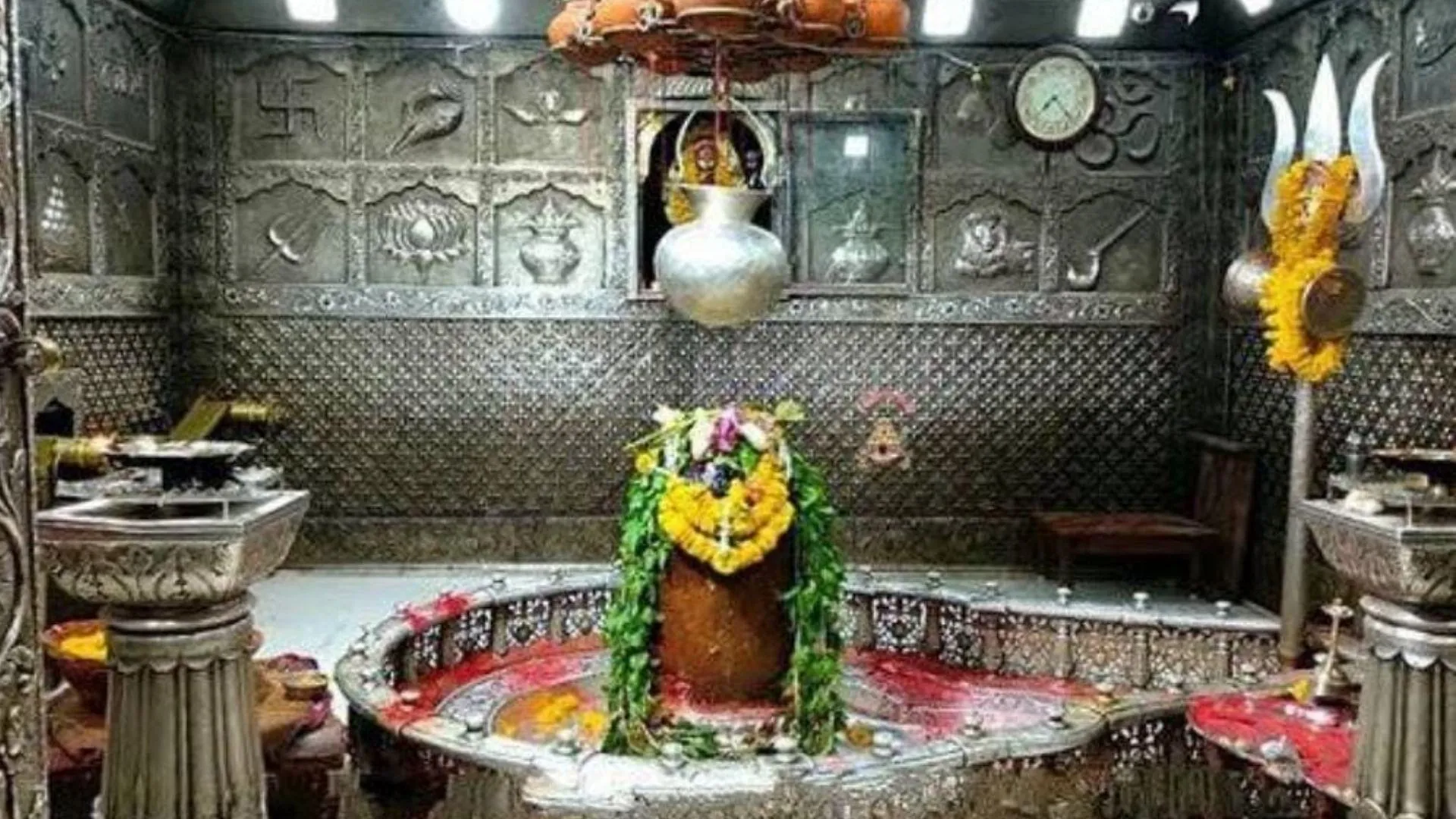 Ujjain: When Will The Sanctum Sanctorum Of Mahakal Temple Open For The  Devotees - Amar Ujala Hindi News Live - Ujjain:भक्तों के लिए आखिर कब खुलेगा  महाकाल मंदिर का गर्भगृह, तीन माह