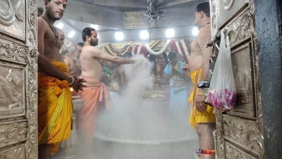 Big Change In The Bhasma Aarti System Of Mahakal Temple, Booking Can Be  Done Three Months In Advance. - Amar Ujala Hindi News Live - Ujjain Mahakal: महाकाल मंदिर की भस्म आरती व्यवस्था