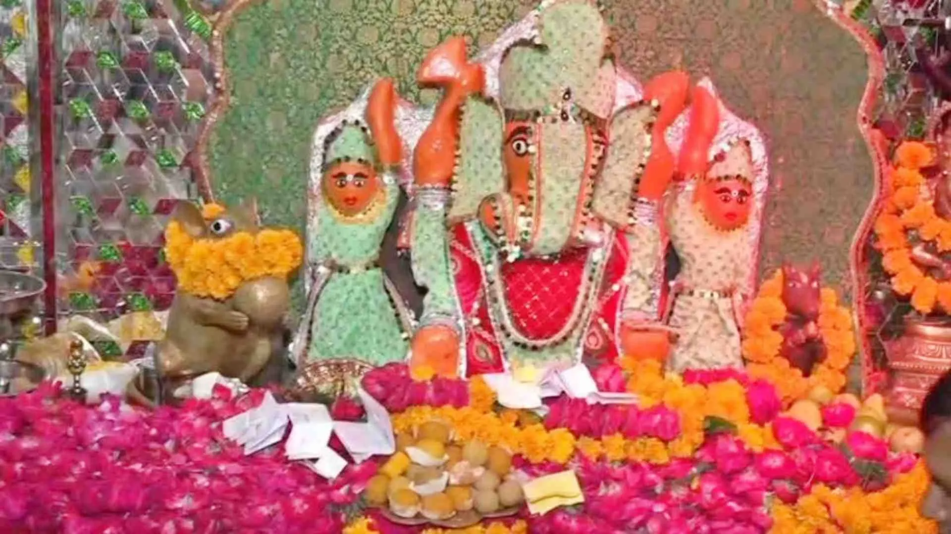 Ganesh Chaturthi: Ganesh Ji Of Gwalior Fulfills Every Wish - Amar Ujala  Hindi News Live - Ganesh Chaturthi Special:ग्वालियर के अर्जी वाले गणेश  जी... यहां कुंवारे युवक-युवतियों की खूब लगती है ...