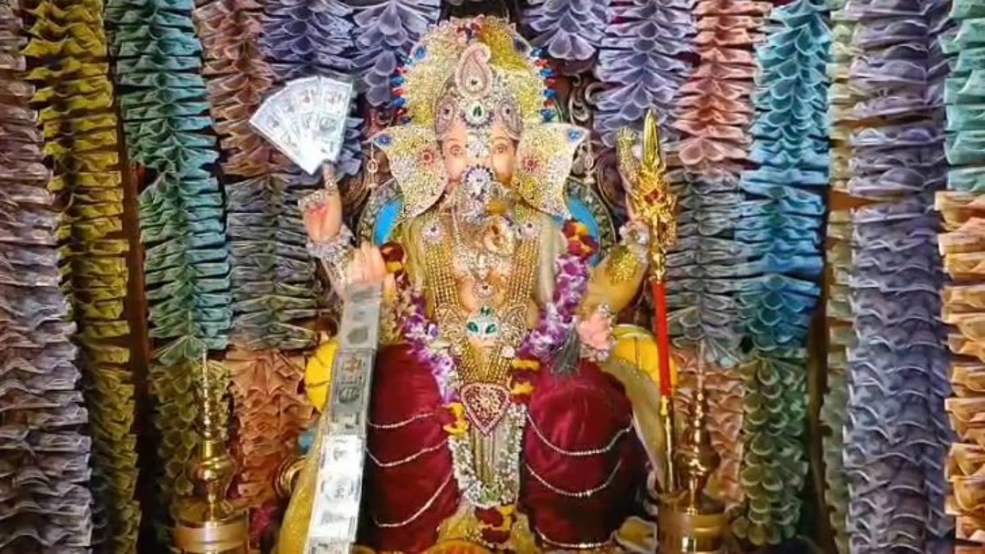 First Time In Ujjain Ganesha Pandal Decorated With 11 Lakh Notes In  Pictures - Amar Ujala Hindi News Live - तस्वीरों में:उज्जैन में पहली बार 11  लाख के नोटों से सजा गणेश