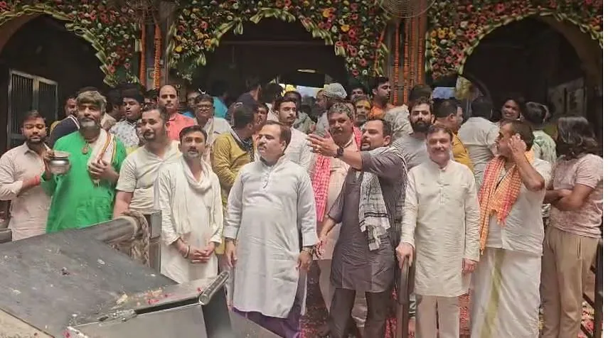 Sevayats Protested Against Banke Bihari Temple Corridor And Ordinance In  Vrindavan - Amar Ujala Hindi News Live - Up:बांके बिहारी मंदिर कॉरिडोर और  अध्यादेश का विरोध, सेवायतों ने किया ये ऐलान ...