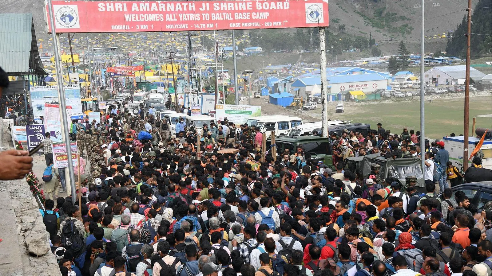 Amarnath Yatra 2025 Live Updates Flagged Off By L-g From Jammu Amid High  Security Check Darshan Timing - Amar Ujala Hindi News Live - Amarnath Yatra  2025 Live:अमरनाथ यात्रा पर रवाना हुए