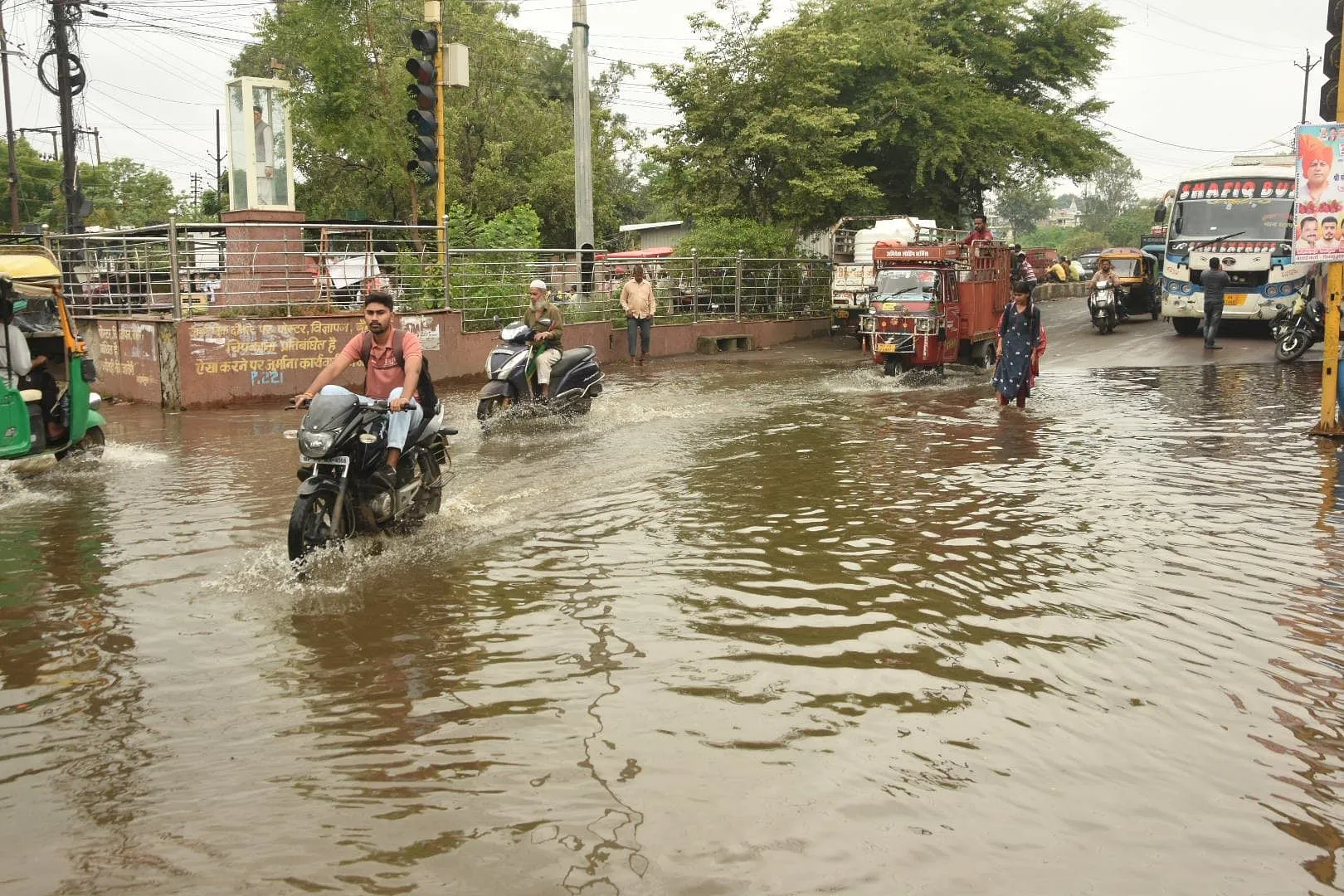 MP weather: Heavy rain alert in 12 districts of Madhya Pradesh today, heavy rain will start in the entire stat