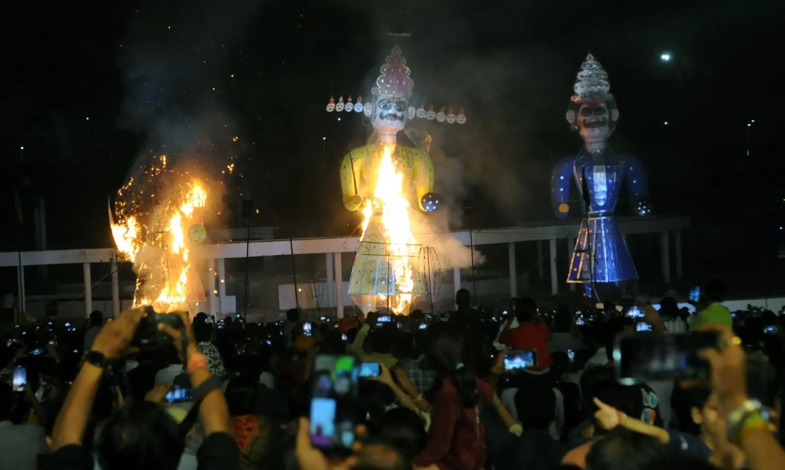 Bhopal News: Ravana Dahan Celebrated With Great Enthusiasm On Vijayadashami  In Bhopal, The Tallest Ravana Of T - Amar Ujala Hindi News Live - Bhopal  News:भोपाल में विजयादशमी पर रावण दहन की