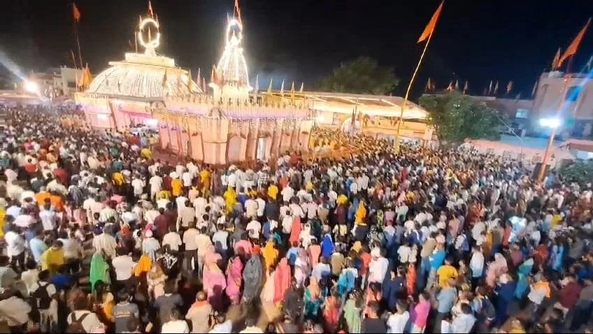 Khandwa: On The Occasion Of Guru Purnima, Maha Aarti Was Performed At Shri Dadaji  Dham - Khandwa News - Khandwa:गुरु पूर्णिमा पर्व पर श्री दादाजी धाम में हुई  महाआरती, पचास हजार से