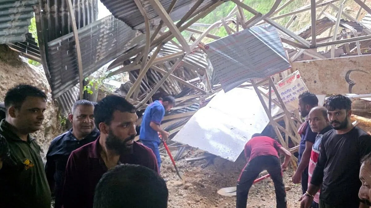Vaishno Devi landslide: Landslide Kills One, Injures Several on Old Shrine  Track