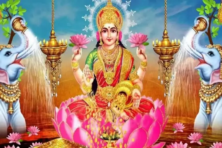 Sharad Purnima 2022: आज होगी आसमान से अमृत वर्षा, शरद पूर्णिमा के मौके पर  रात्रि जागरण से चमकेगी किस्मत