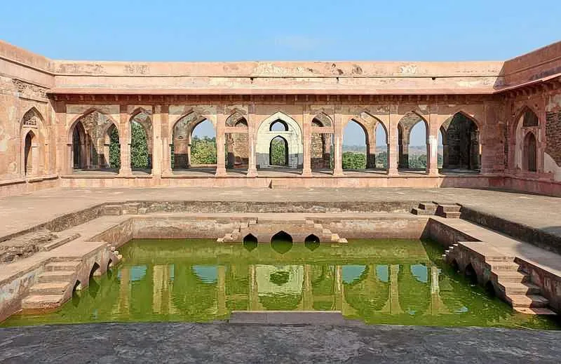 बाज बहादुर का महल, मांडू: कैसे पहुँचें, सर्वोत्तम समय और सुझाव