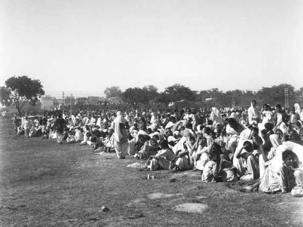 Flashback- महात्मा गांधी की अंतिम यात्रा की तस्वीरें | Pics of Mahatma  Gandhi last journey and funeral - Hindi Oneindia