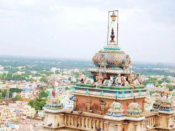 अद्भुत : यहां विभीषण ने किया था भगवान गणेश पर वार, दिखता है चोट का निशान |  तमिलनाडु का प्रसिद्ध रॉक फोर्ट मंदिर । famous rock fort temple of  tiruchirappalli - Hindi ...