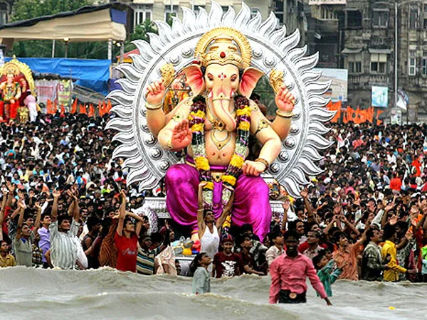Ganesh Visarjan: जानें अनंत चतुर्दशी व अन्य तिथियों पर गणेश विसर्जन का शुभ  मुहूर्त | Ganesh Visarjan Date, Shubh Muhurat and Know The Time For ganpati  Visarjan in Hindi - Hindi Boldsky