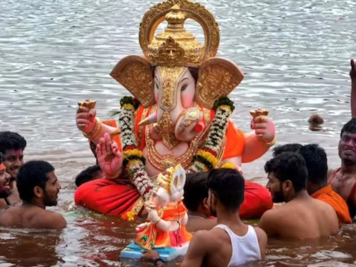 Ganesh Visarjan 2023 Date and Time: घर में पधारे गजानन का कब और कैसे करें  विसर्जन? जानें शुभ मुहूर्त और विसर्जन के नियम | Zee Business Hindi