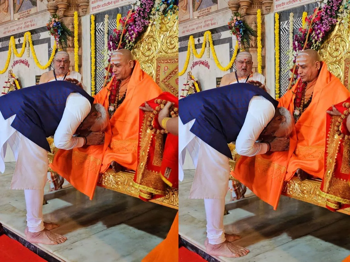 PM Narendra Modi took blessings from Dwarka Shankaracharya Swami Sadanand  Saraswati ji Maharaj | कौन हैं शारदा द्वारका के शंकराचार्य स्वामी सदानंद  सरस्वती महाराज, जिनसे PM मोदी ने ...