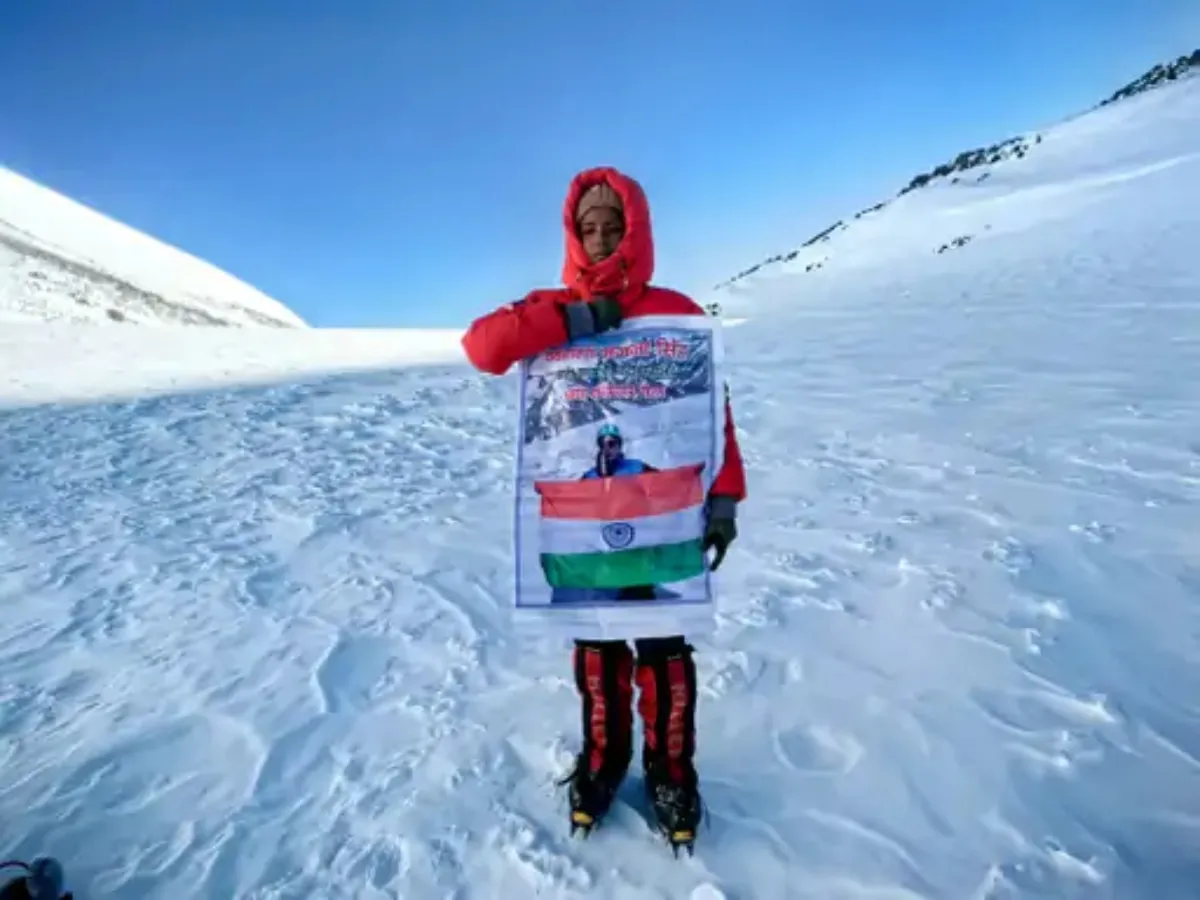 mp maihar anjana singh successfully climed on europe highest peak mount  elbrus in russia | Maihar Anjana Singh: अमरपाटन की बेटी ने रचा इतिहास, यूरोप  की सबसे ऊंची चोटी पर लहराया तिरंगा