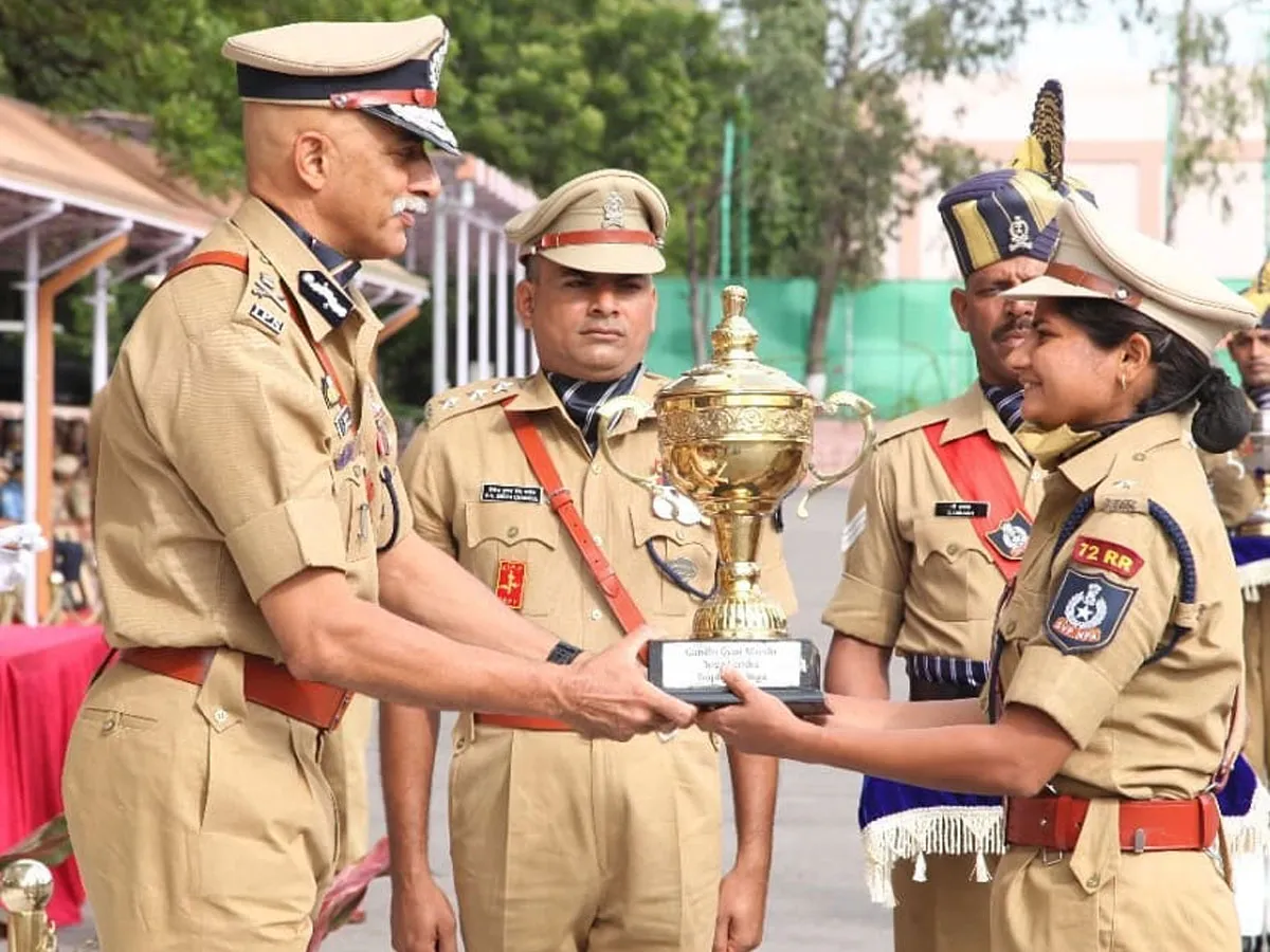 चौथे प्रयास में बन गईं IPS