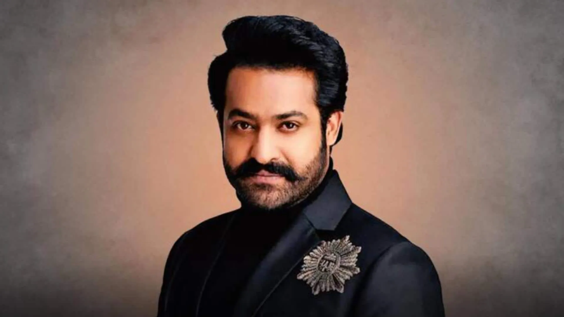 जूनियर एनटीआर का फिल्मी दुनिया से है गहरा नाता, क्या आप जानते हैं उनका असली  नाम?