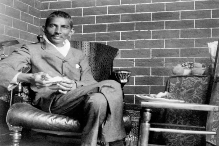 कभी नहीं सुनी होगी गांधी की जिंदगी ये सबसे रोचक घटना, ऐसे बन गया वह  ''लड़का'' महात्‍मा गांधी..!NaN