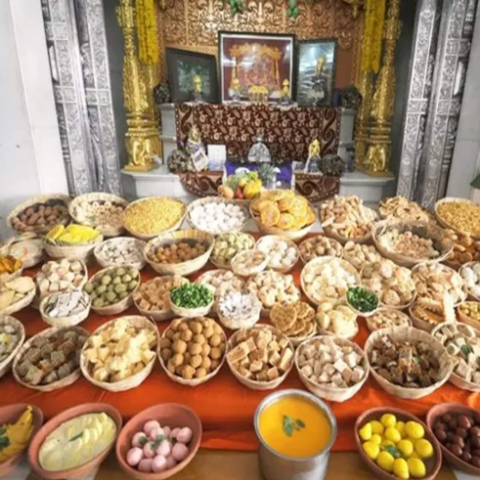 भगवान श्री कृष्ण को क्यों लगाया जाता है छप्पन भोग? जानें पौराणिक कथा - why chappan  bhog is offered to lord krishna - News18 हिंदी