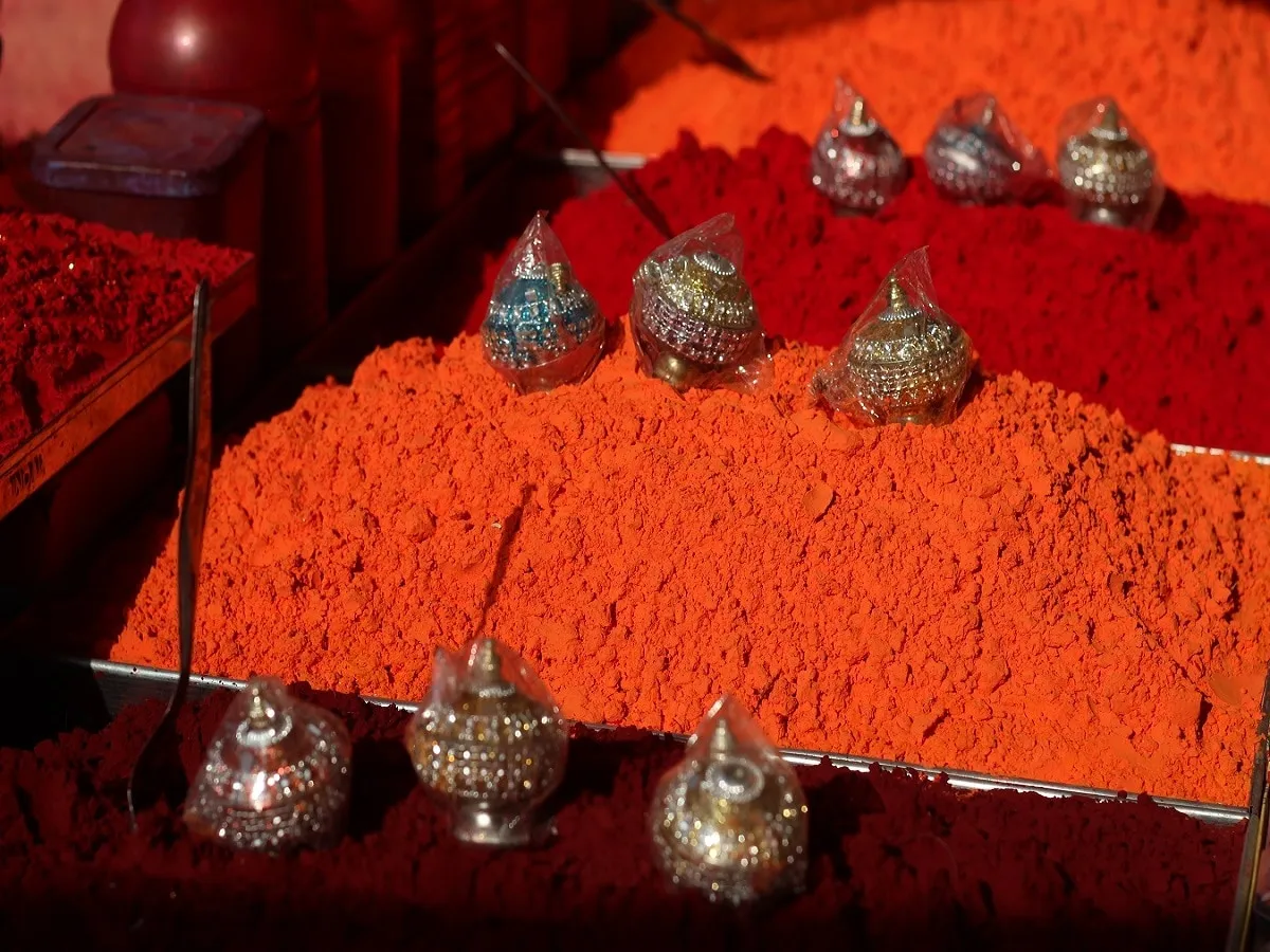 Sindoor ke Upay: सोई हुई किस्मत जगा देंगे सिंदूर के ये अचूक उपाय, शनि देव  भी होंगे प्रसन्न - astro tips sindur remedies for good luck in hindi sindoor  remedies - News18 हिंदी