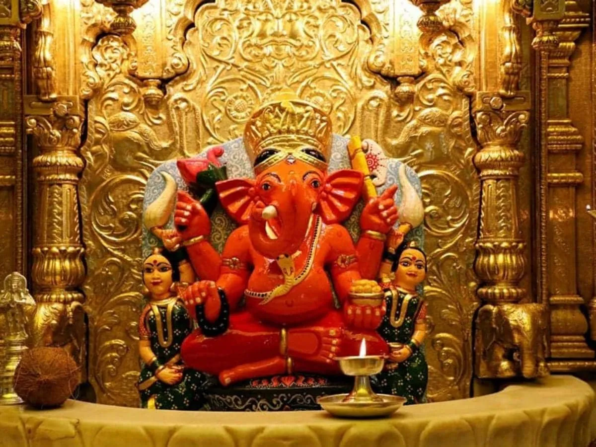 मुंबई के इस मंदिर में लगा रहता है सेलिब्रिटीज का तांता, जानें क्या है  खासियत - beliefs and interesting facts about siddhivinayak temple in mumbai  in hindi - News18 हिंदी