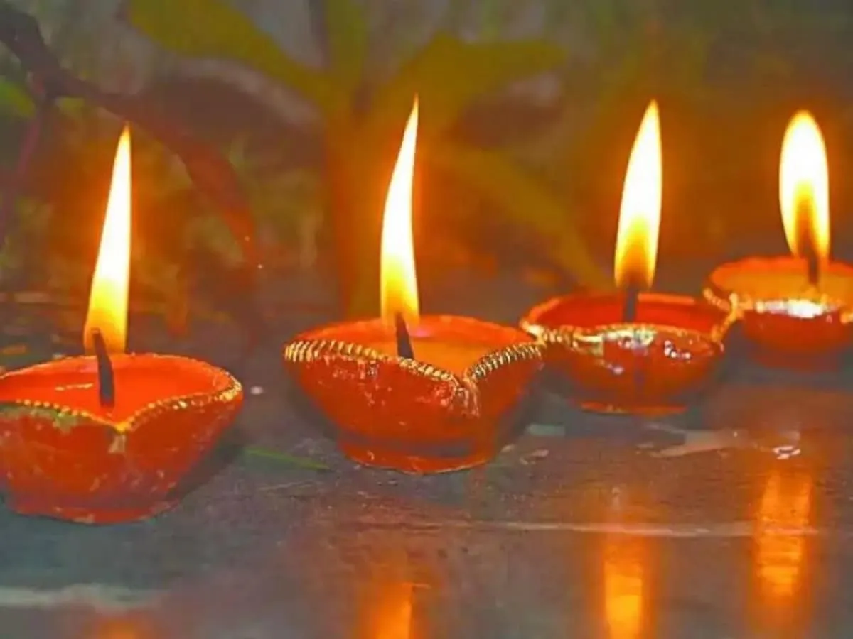 Shubh Deepawali : धनतेरस पर क्यों जलाया जाता है 'यम का दीप', जानिए धार्मिक  महत्व - Why yama ka deepak lit on dhanteras know its religious significance