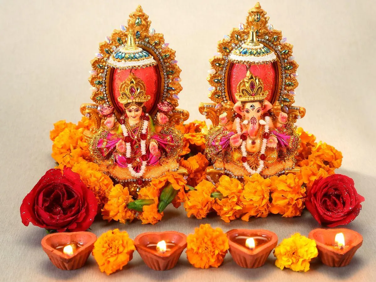 Diwali 2025 Date: 20 या 21 अक्टूबर... दिवाली किस दिन मनाना है सही? उज्जैन  के ज्योतिष से जानें सही डेट - News18 हिंदी