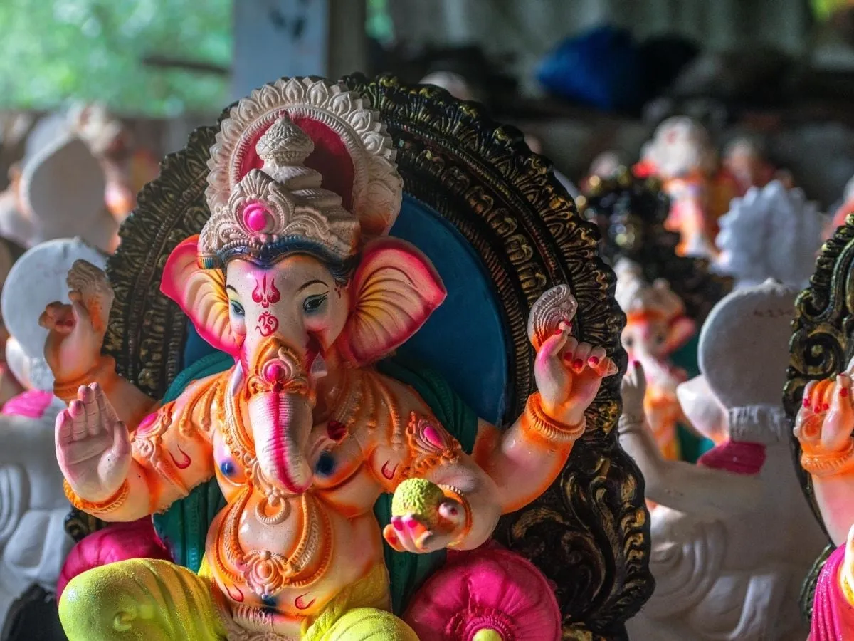 Ganesh Chaturthi 2025 Celebrations: मुंबई ही नहीं, गणेश चतुर्थी पर जरूर घूम  आएं इन जगहों पर भी, दिखेगा भव्‍य नजारा - News18 हिंदी