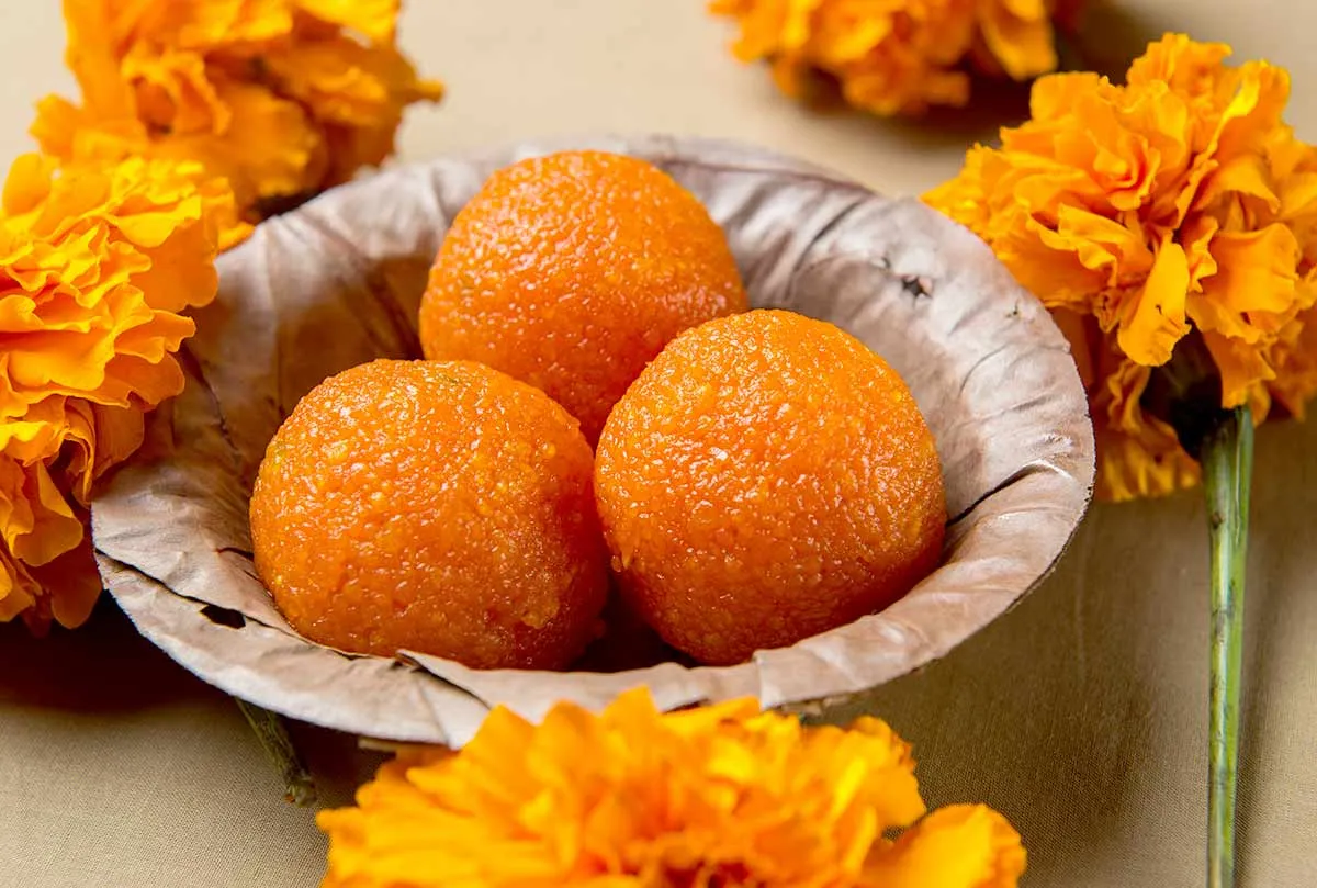 Janmashtami Prasad Recipe: प्रसाद को टेस्टी बनाने के लिए इस्तेमाल करें ये 3  चीज़ें, स्वाद हो जाएगा दोगुना | different ways to add flavour in prasad |  Herzindagi