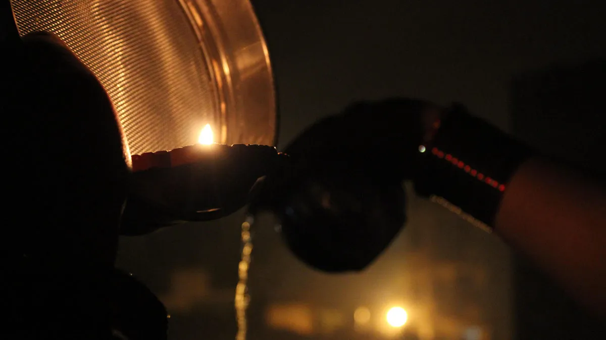 Karwa Chauth 2023: करवा चौथ पर दूध में पानी मिलाकर ही क्यों चंद्रमा को दिया  जाता है अर्घ्य