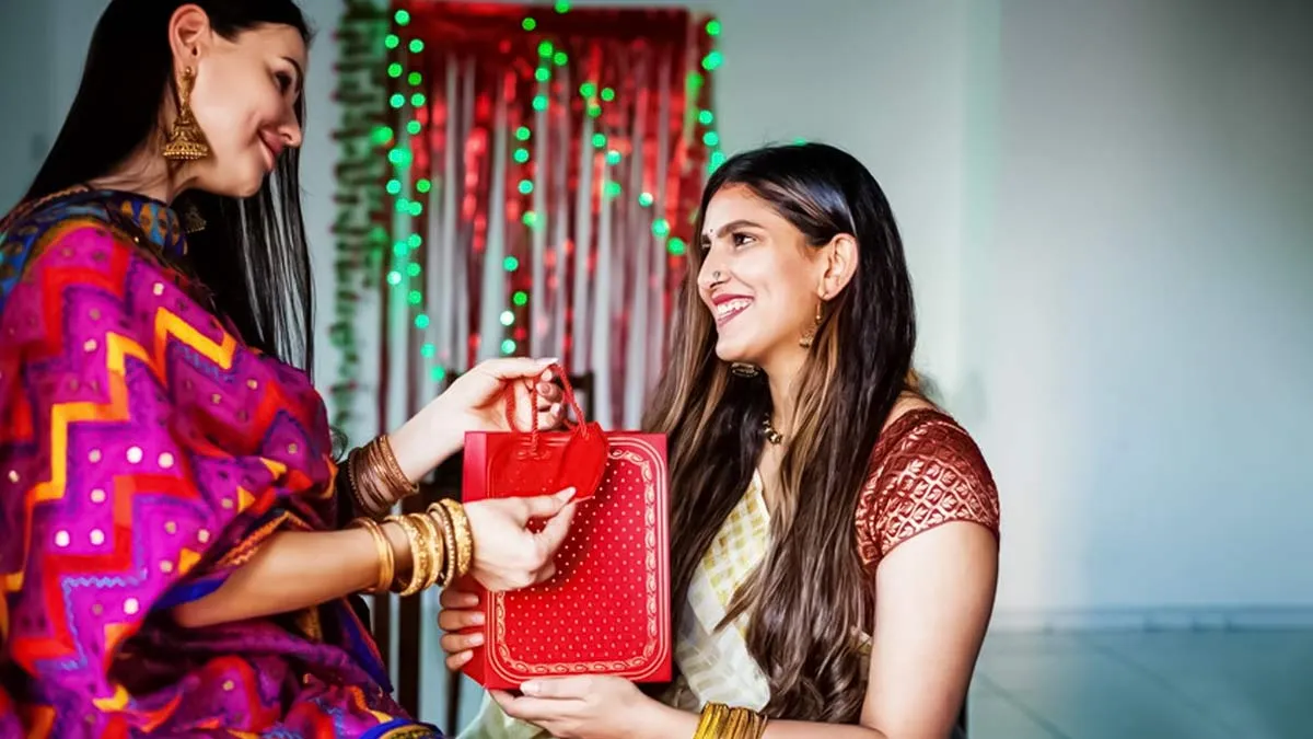 शादी में बेटी को भूलकर भी मायके से न दें ये 6 उपहार, वैवाहिक जीवन में आ  सकती हैं समस्याएं | what not to give as a wedding gift to daughter |  HerZindagi