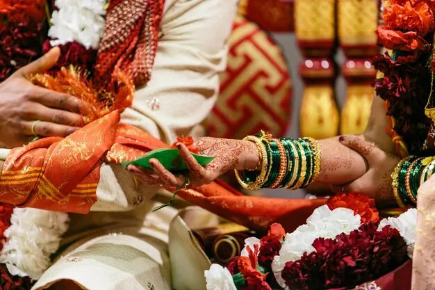 क्या है खोइछा जिसे बेटी के आंचल में बांधकर की जाती है विदाई की रस्म | know  the vidhi and importance of filling khoicha | HerZindagi