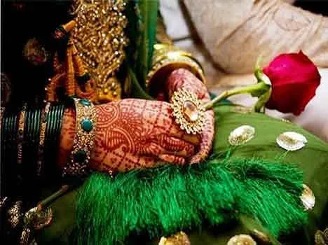 Why Married Women Wear Green Bangle In Sawan - Amar Ujala Hindi News Live -  सावन महीने में महिलाएं क्यों पहनती हैं हरी चूड़ियां?
