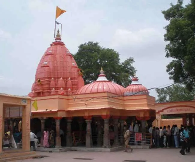 श्री गणेश तीन स्‍वरूपों में विराजते हैं चिंतामन गणेश मंदिर में -