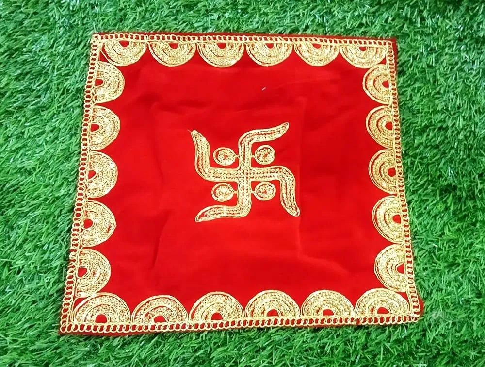 Moon * विशेष 1pcs GANPATI/गणेश डिज़ाइनर आसन पूजा के लिए लाल वेलवेट ज़री  स्वस्तिक डिज़ाइनर आसन/पूजा कपड़ा/रूमाल चौकी घर मंदिर सजावट के लिए साइज़- 11  ...