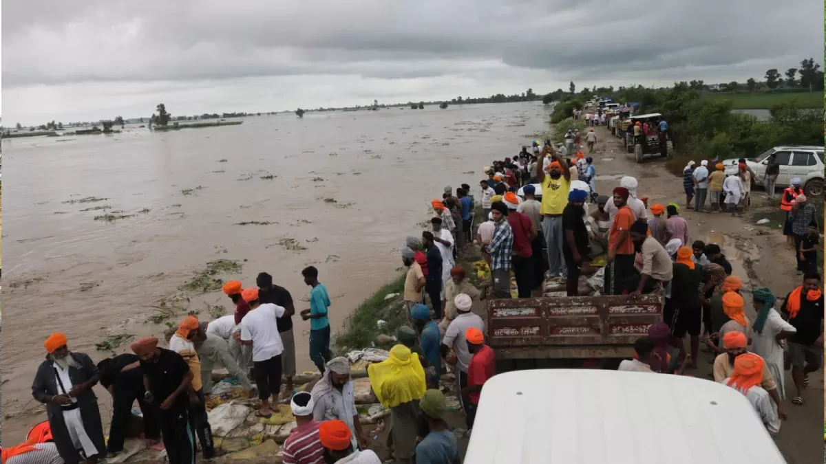 Punjab Flood: बाढ़ से अब तक 30 लोगों की मौत, पंजाब में 37 साल बाद दिखा ऐसा  भयानक मंजर - 30 people Died yet in Punjab Flood yet Over 3 Lakh people