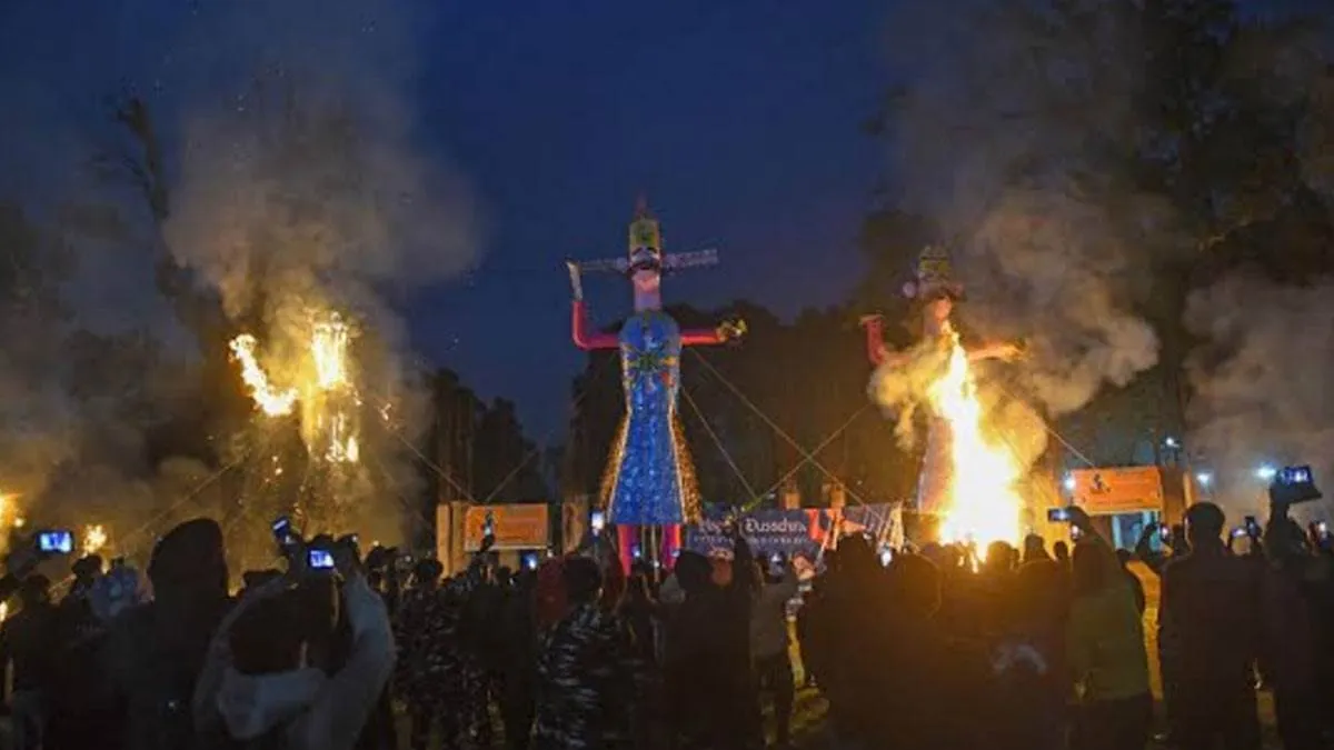 Dussehra 2023: जानें, क्यों विजयादशमी पर बांटी जाती है 'सोना पत्ती' और क्या  है इसका धार्मिक महत्व - Dussehra 2023 Why People Distributed Sona Patti To  Each Other On Dussehra and What