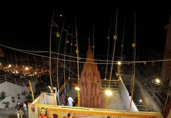 Kartik मास में आकाशदीप : एक दीपक अनंत पथ का, दिग-दिगंत के अरुणिम रथ का -  Akashdeep in Kartik month a lamp of infinite path of Arunim chariot of  Diganta jagran special