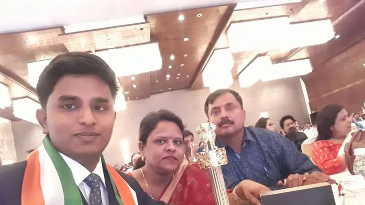 एग्जाम के 24 दिन पहले हो गया एक्सिडेंट, 17 17 घंटे पढ़ाई कर रेलकर्मी का  बेटा ऐसे बना IAS अफसर | railway workers son aman vaishnav faced accident  studied for 17 hours