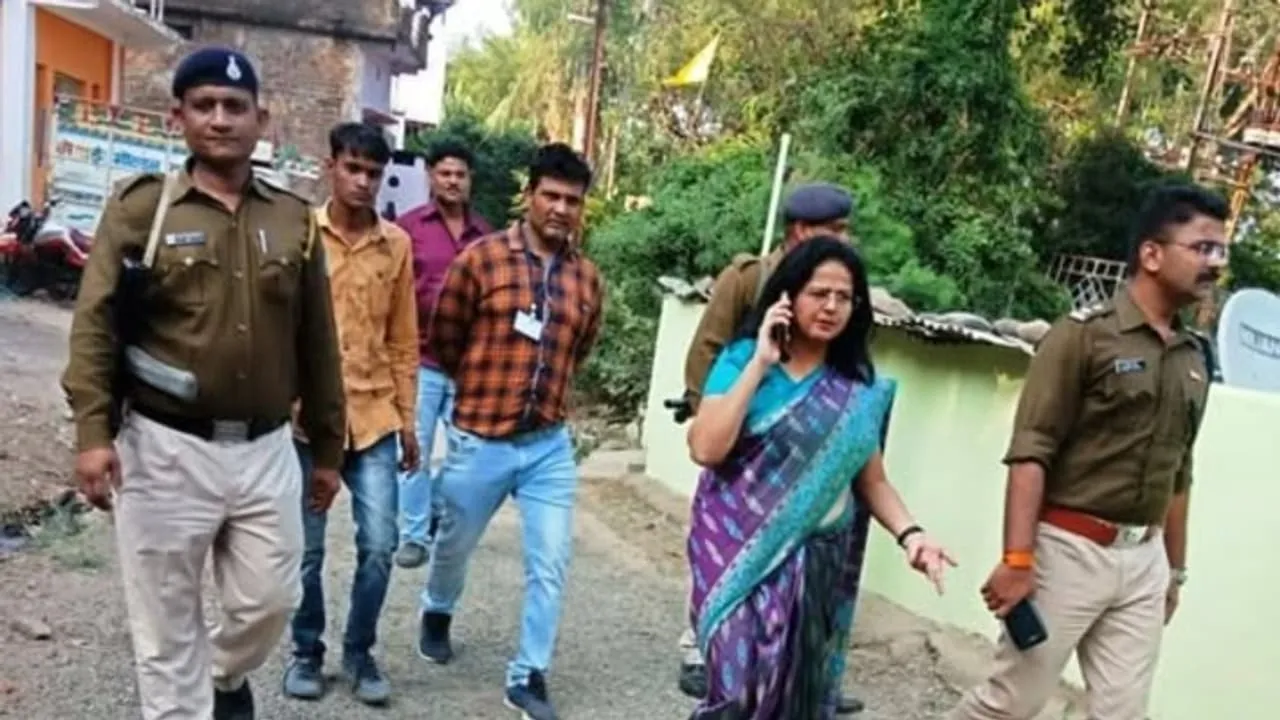 Inspirational Story: मां के सपनों से IAS बनीं इस महिला की निडरता ने करप्शन  के गाल पर सरेआम जड़ा तमाचा! | Nidhi Nivedita Ias Biography Struggle Success  Story And Controversies | MyNation Hindi