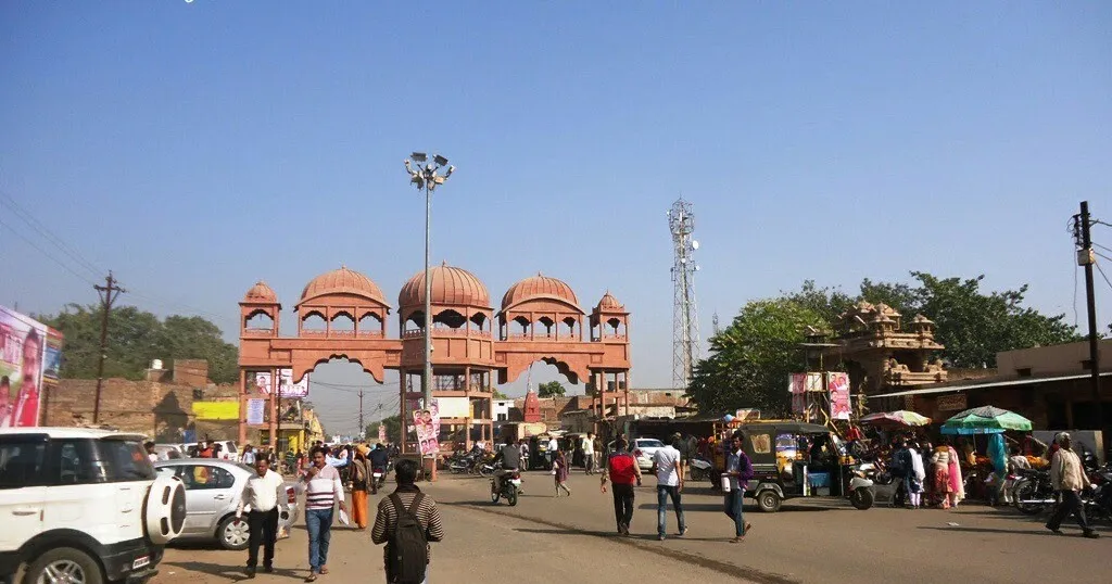 मुसाफिर चलता चल musafir chalta chal: ओरछा यात्रा (पीताम्बरा पीठ,दतिया और  झांसी का किला)