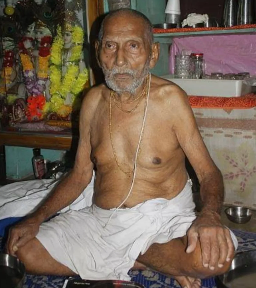 Varanasi News: 128-year-old Yoga Guru Shivanand Baba Passed Away, The  Government Honored Him With Padma Shri - Varanasi News