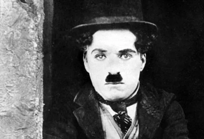 THESE ARE THE 4 BOLLYWOOD CHARLIE CHAPLIN ACT DONE BY OUR FAVORITE ACTORS-  बर्थ डे : चार्ली चैपलिन से प्रेरित बॉलीवुड के किरदार जिन्‍हें राजकपूर से  लेकर रणबीर कपूर तक ने पर्दे