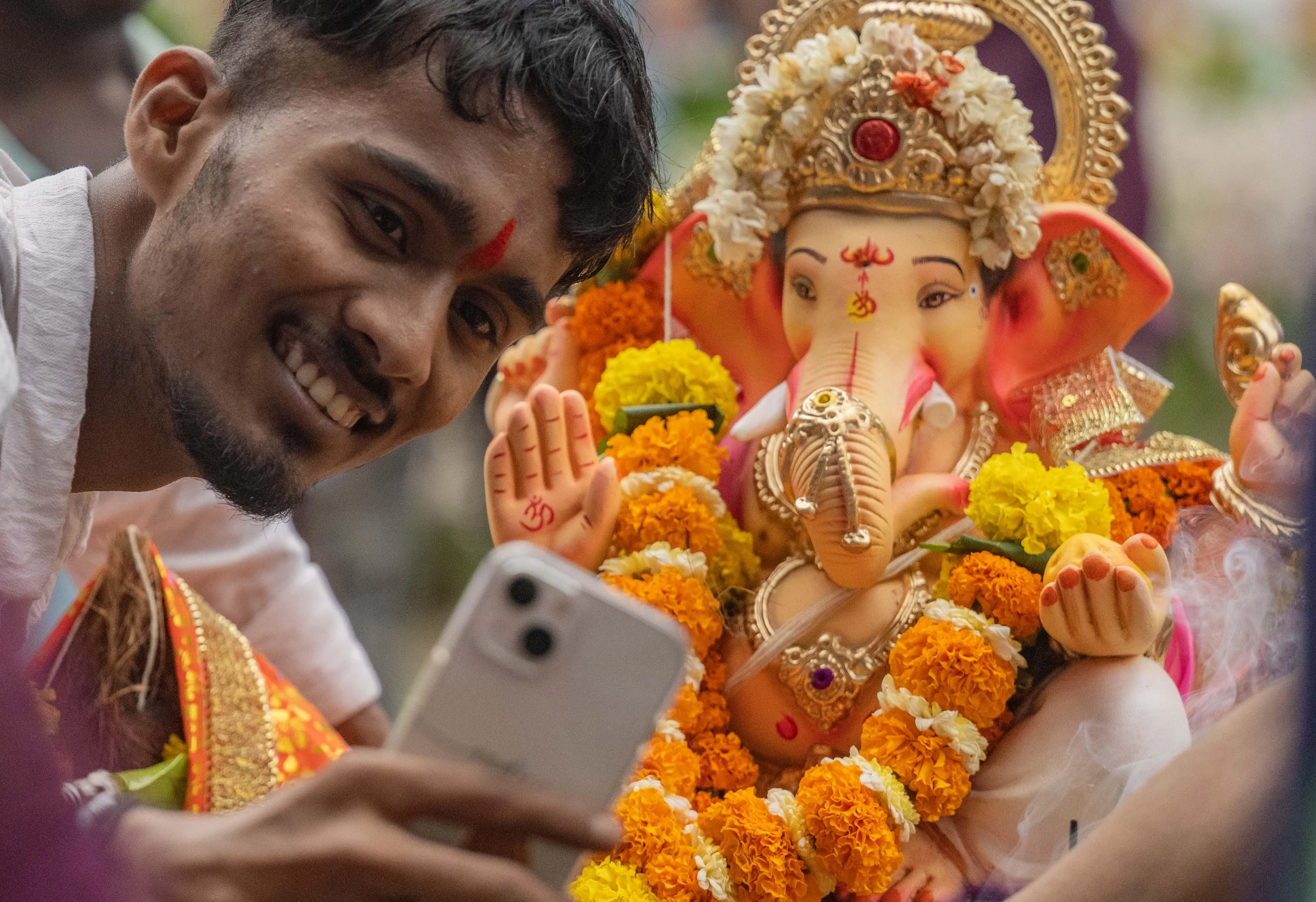 Bappa in mosque Ganesh festival fosters harmony in Maharashtra Sangali  village मस्जिद में होती है गणपति बप्पा की स्थापना, हिंदू-मुस्लिम एकता की  मिसाल यह गांव; कैसे हुई शुरुआत ...