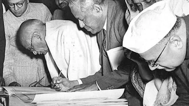 Constitution Day today 26 november India Constitution of India Vice  President Naidu and PM Modi Greet People on Constitution Day see image संविधान  दिवस आज, 26 नवंबर 1949 को अपनाया गया था