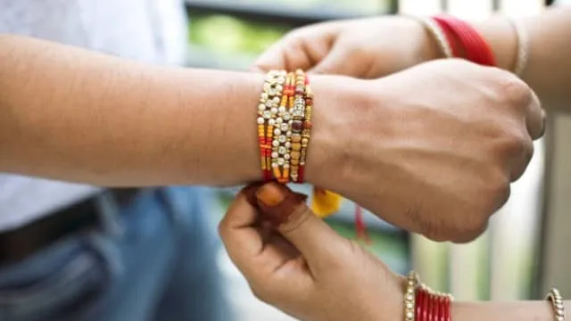 Raksha Bandhan: What to do with Rakhis after the festival Know what to do  if Rakhi breaks while taking it off रक्षाबंधन 2023: त्योहार के बाद राखियों  का क्या करना चाहिए? जानें