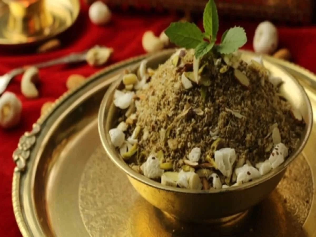 Janmashtami 2023 Bhog Recipe: भगवान कृष्ण को लगाएं धनिया पंजीरी का भोग,  बेहद आसान है बनाने का तरीका Janmashtami 2023 Prasad Recipe How to Make Dhaniya  Panjiri For Lord Krishna, खाना - Hindustan