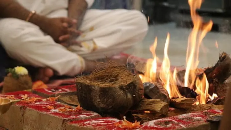 Significance of Hawan: हवन संस्कार आहुति की अग्नि से दूर होंगे विकार, जानिए  क्या है हवन का धार्मिक और वैज्ञानिक महत्व - Disorders will go away from the  fire of Havan Sanskar
