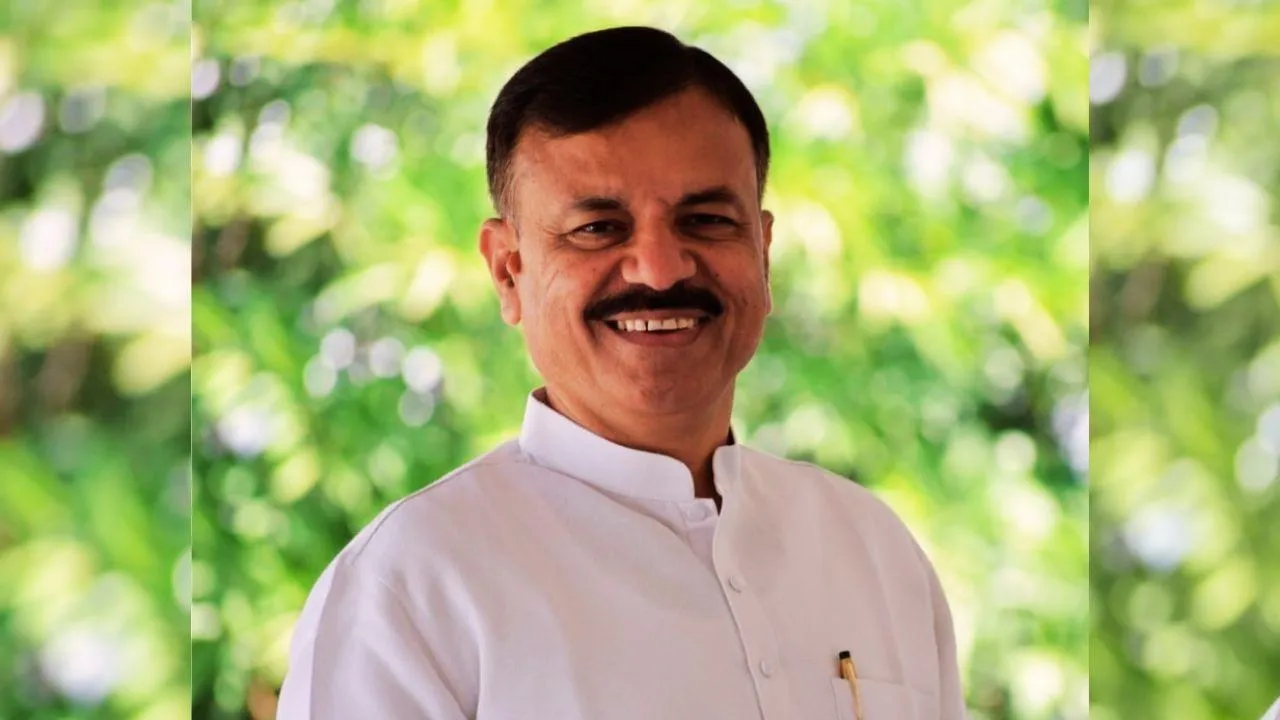 बड़ा मंत्री बनते ही बदल गए राव उदय प्रताप सिंह के तेवर, फटे माइक से कर दी  राहुल गांधी की तुलना