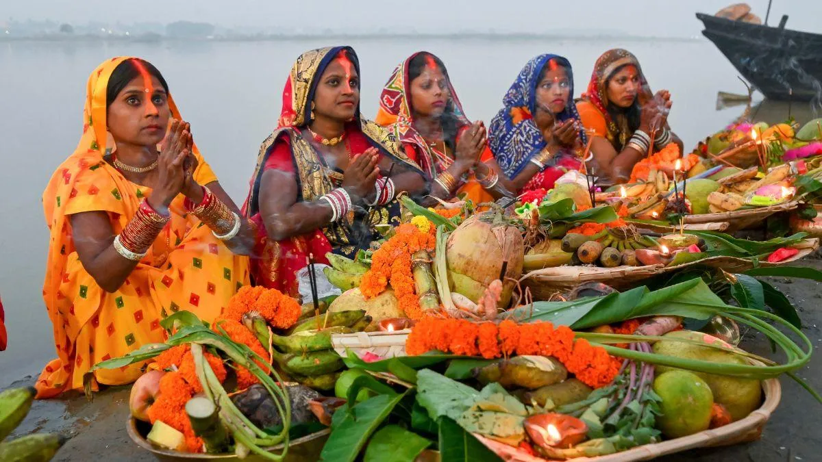 Chhath Puja 2025: छठ महापर्व है कब? जान लीजिए नहाय-खाय, खरना से लेकर डूबते  और उगते सूर्य भगवान को दिए जाने वाले अर्घ्य की सही तारीख - Chhath Puja Kab  Hai When